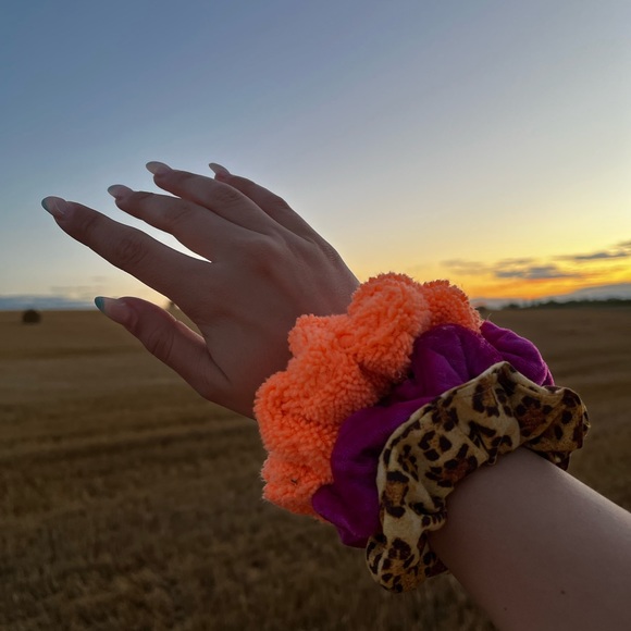 BUNDLE: 4 HANDMADE scrunchies & 1 HANDMADE headband for $27 (brand new)♥️🥰 - Picture 13 of 17